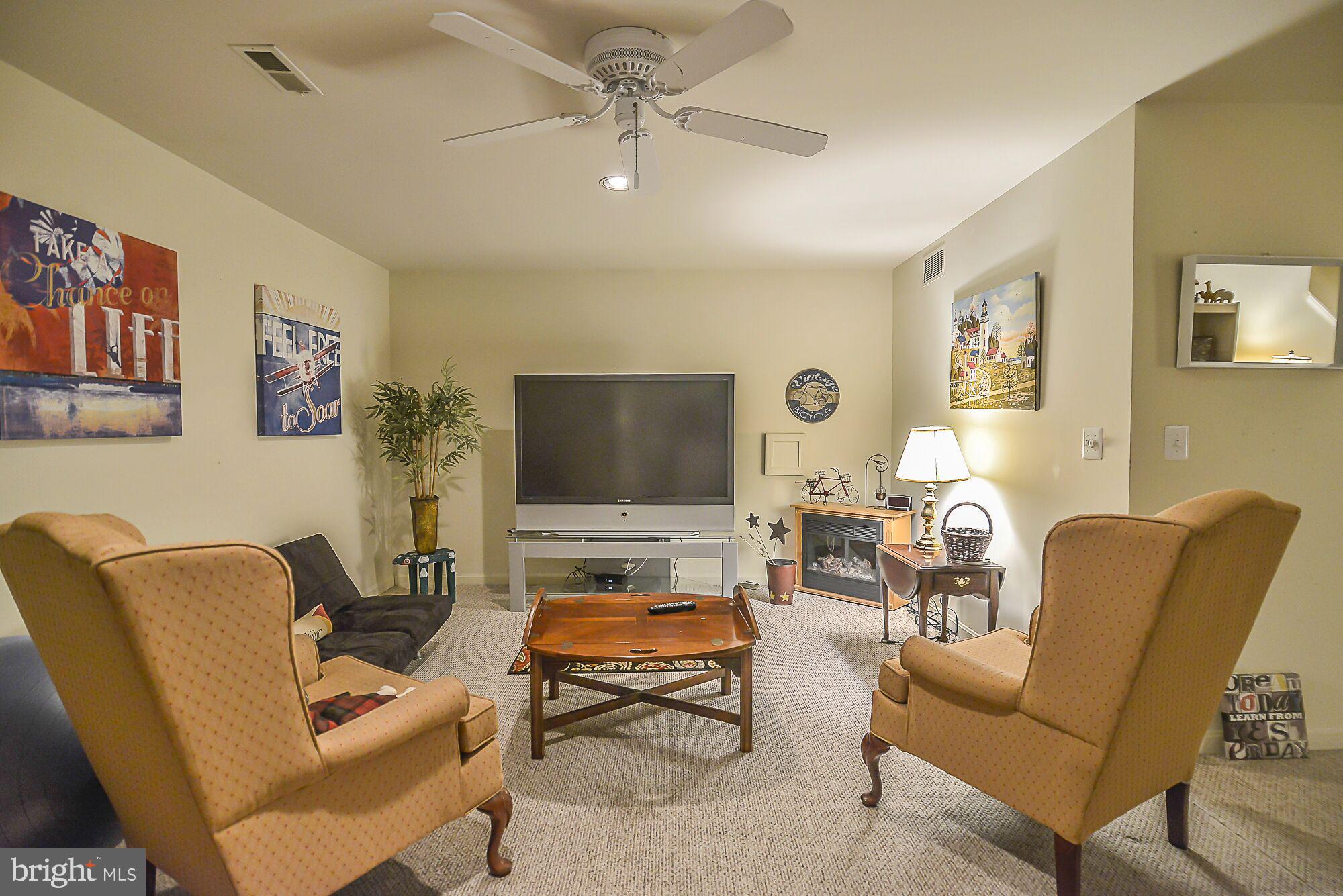 12070 Edgemere Circle Reston, VA 20190 - Photo 17 of 21