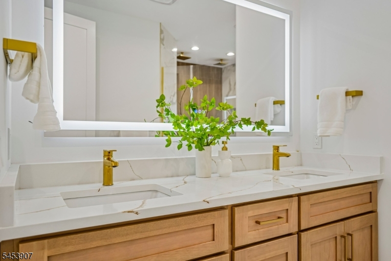 83 Falcon Road Livingston, NJ 07039 - Photo 33 of 45 Gallery Image 33
