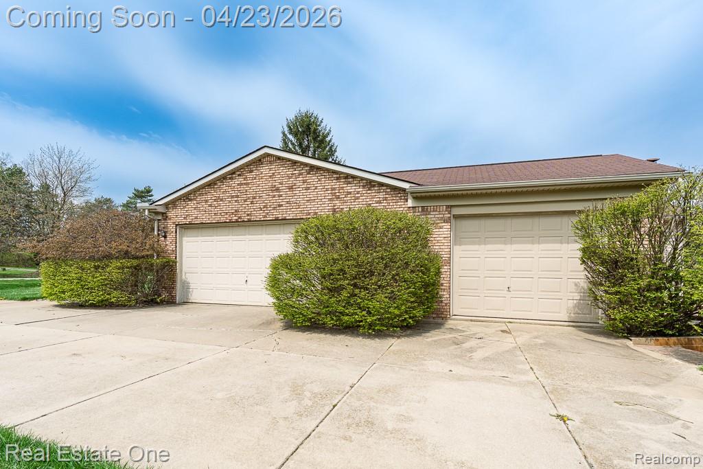 1865 Crestline Street Rochester Hills, MI 48307 - Photo 3 of 59 Gallery Image 3