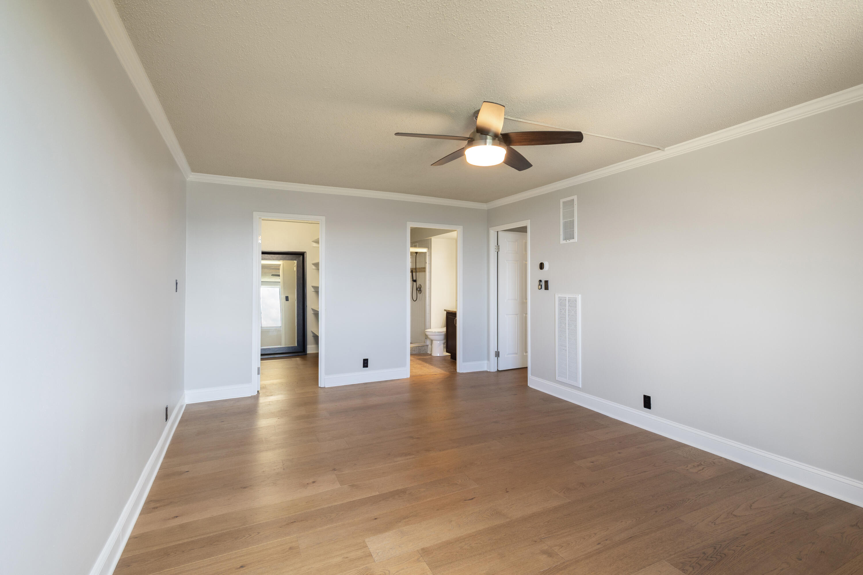 1131 Stringers Ridge Road, Unit 9J Chattanooga, TN 37405 - Photo 14 of 47 Primary Bedroom