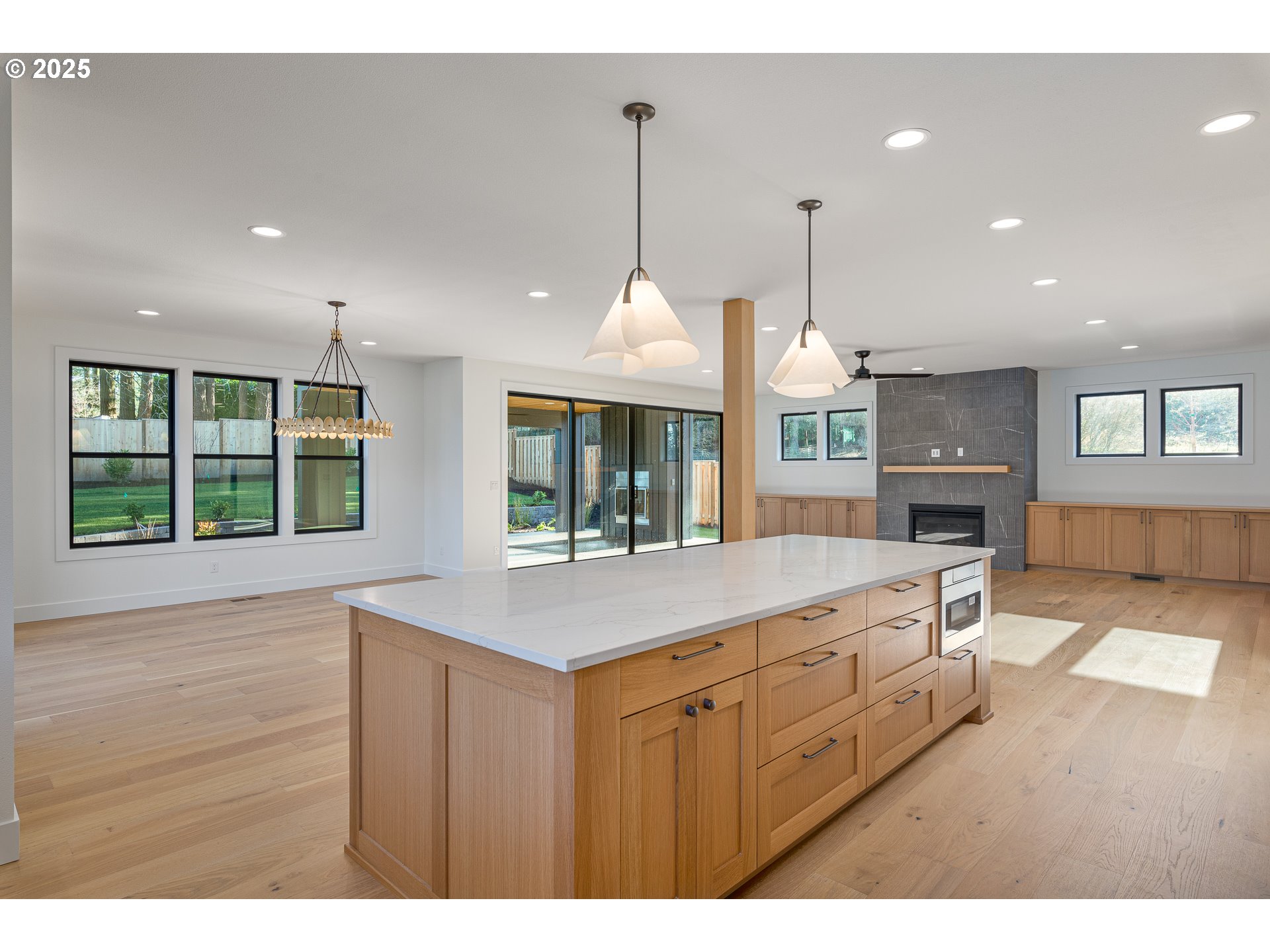 1855 Cloverleaf Road Lake Oswego, OR 97034 - Photo 13 of 34 a large kitchen with kitchen island a large island in it