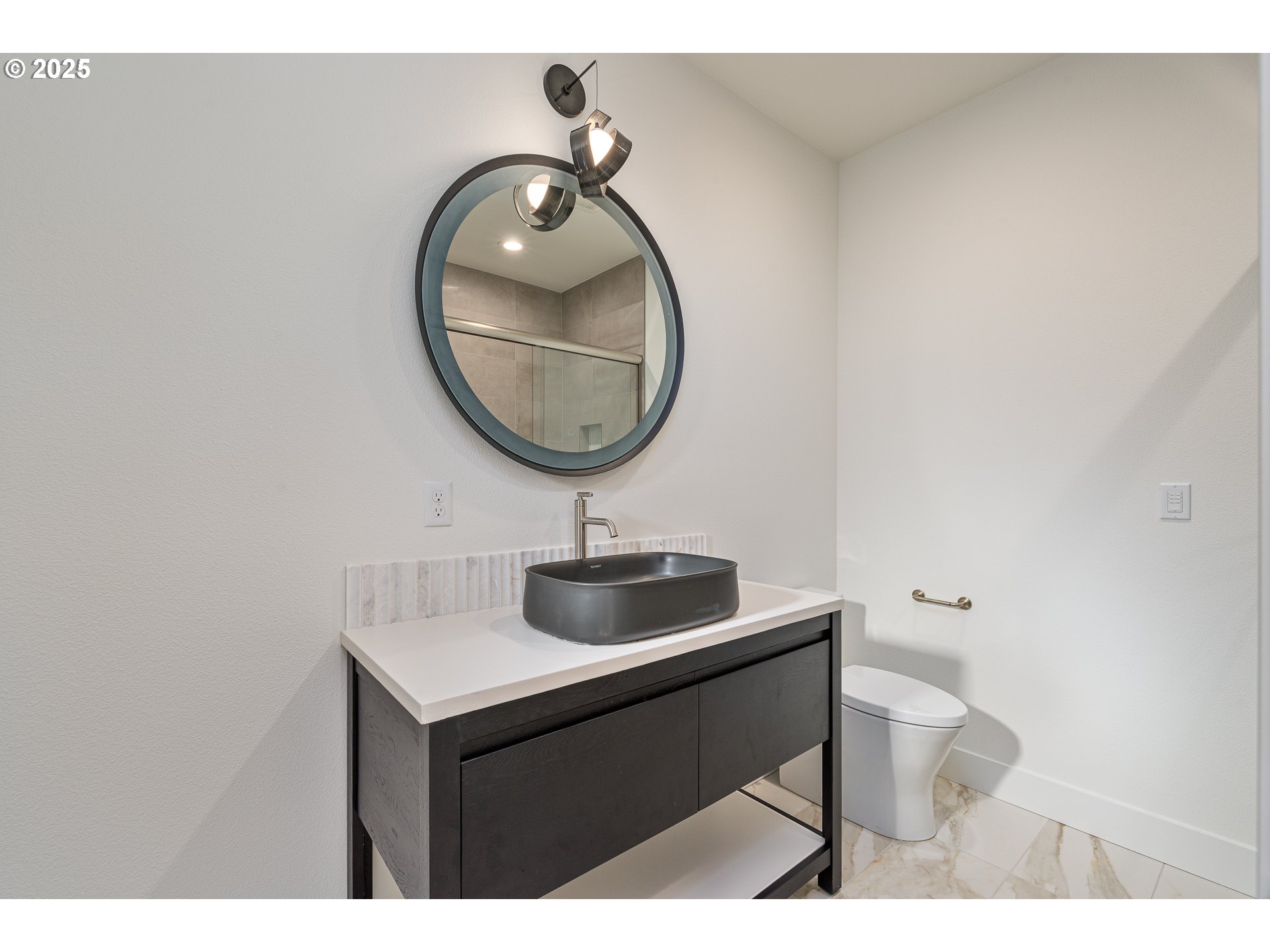 1855 Cloverleaf Road Lake Oswego, OR 97034 - Photo 19 of 34 a bathroom with a sink and a mirror