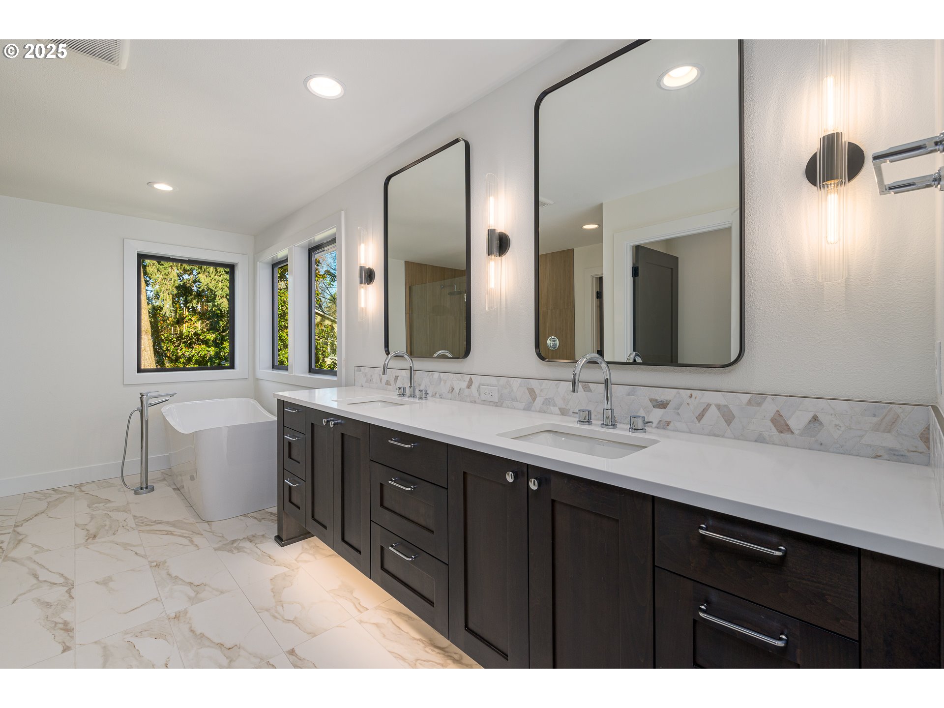 1855 Cloverleaf Road Lake Oswego, OR 97034 - Photo 23 of 34 a bathroom with a sink double vanity granite tub shower and a mirror