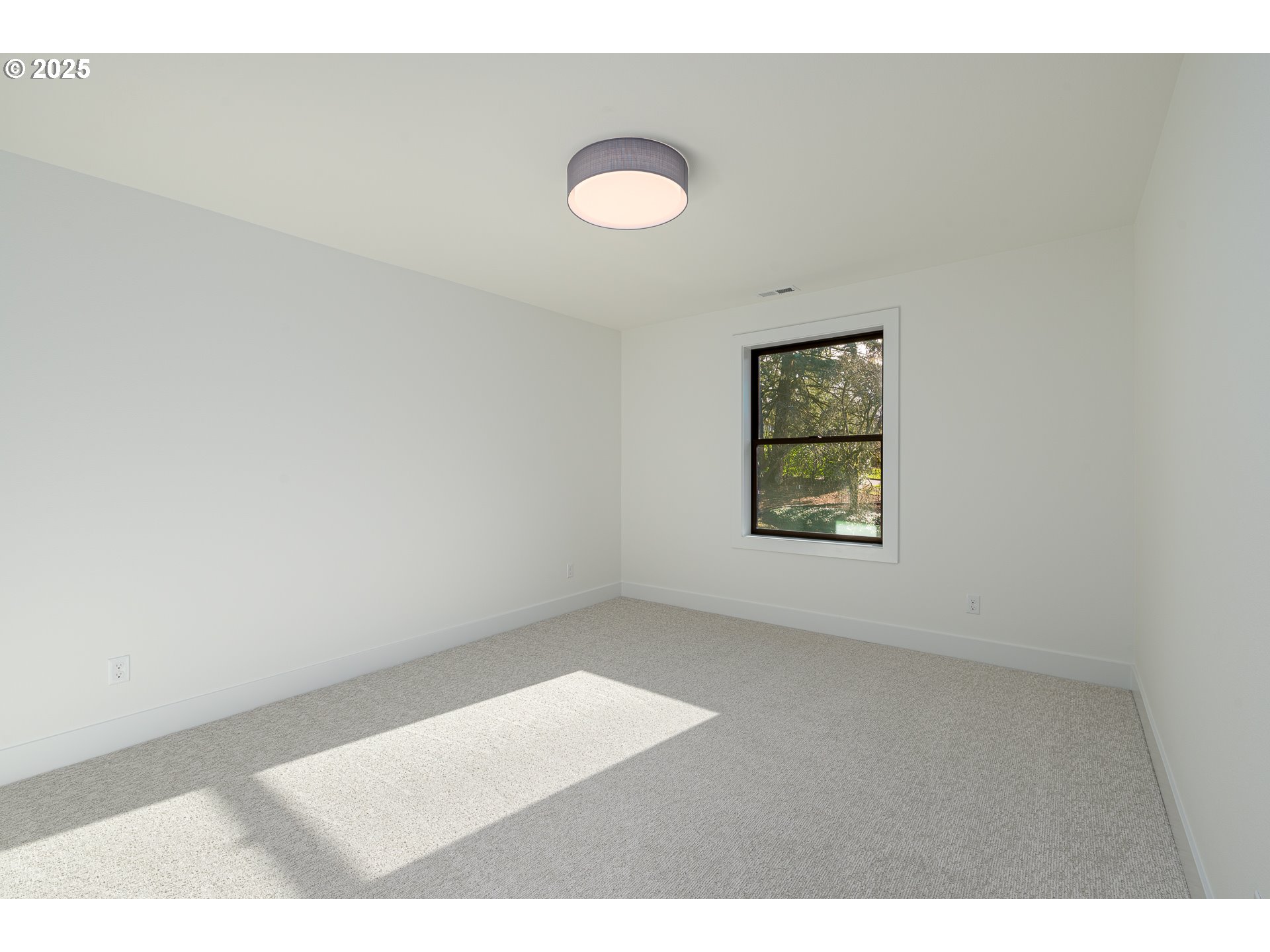 1855 Cloverleaf Road Lake Oswego, OR 97034 - Photo 34 of 34 an empty room with windows