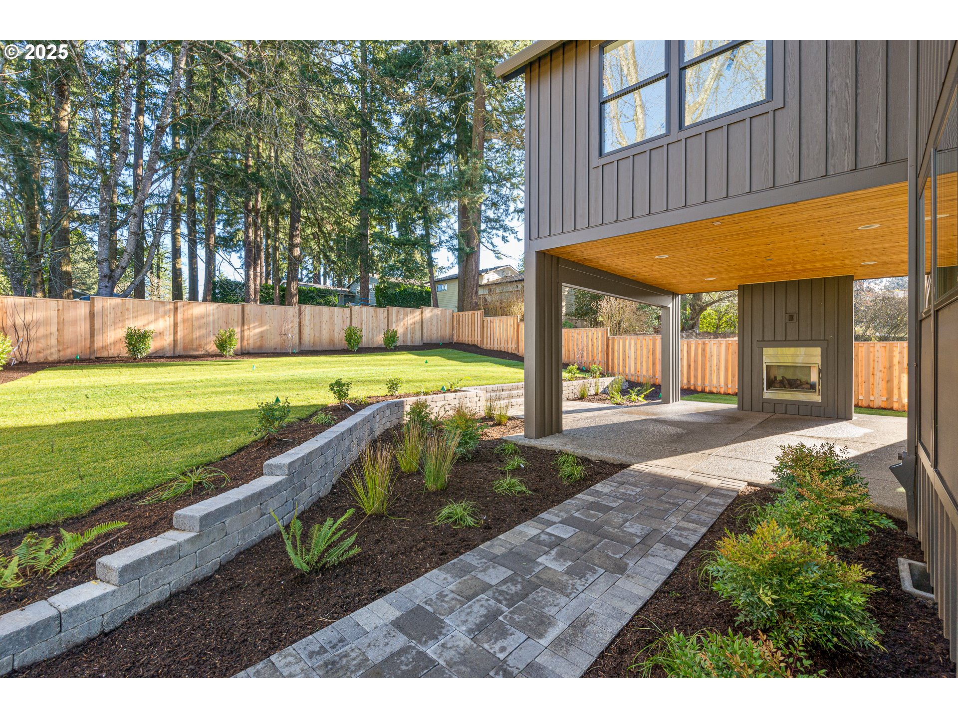 1855 Cloverleaf Road Lake Oswego, OR 97034 - Photo 4 of 34 a view of a house with a yard