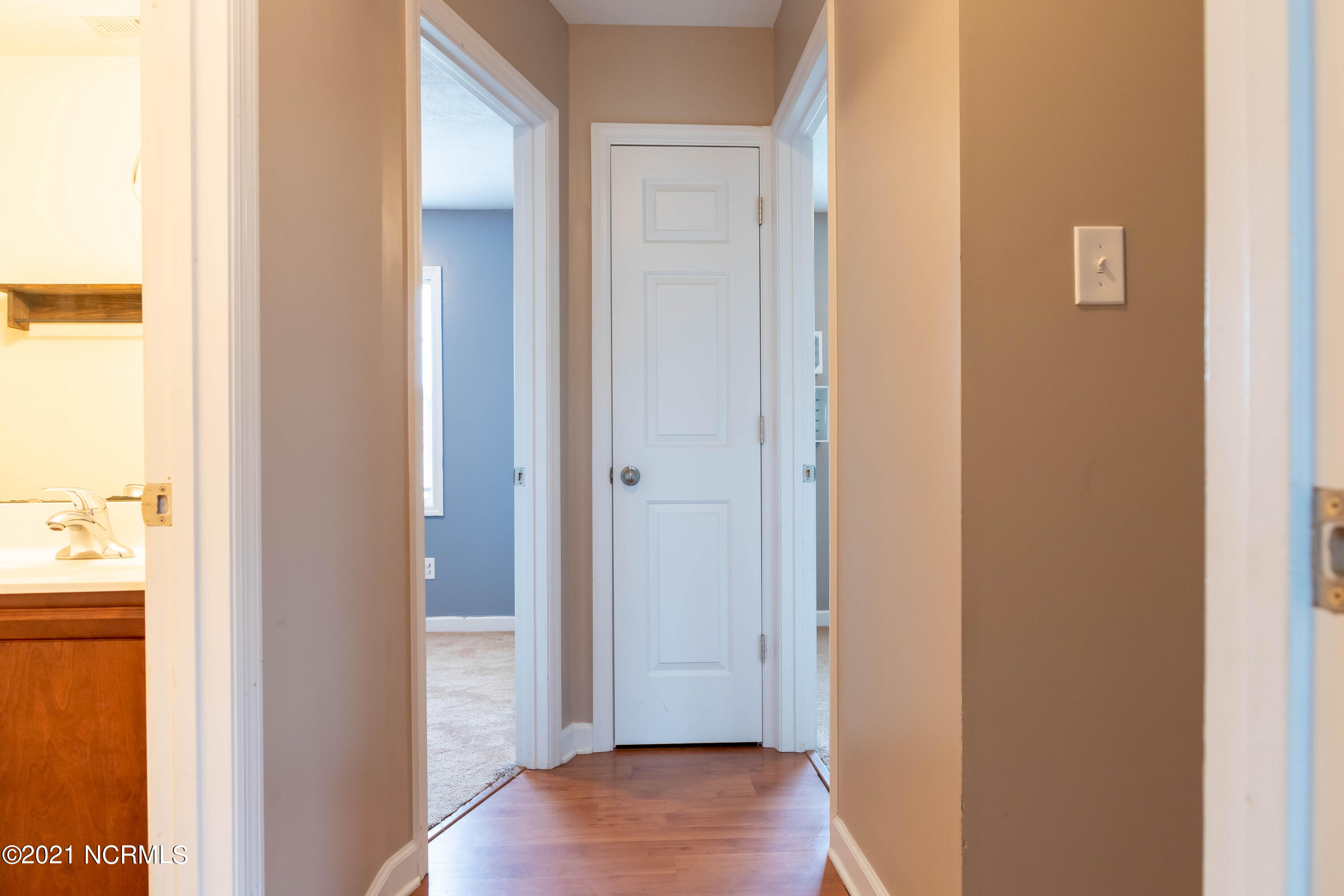 223 Loren Road Hubert, NC 28539 - Photo 19 of 25 Hallway