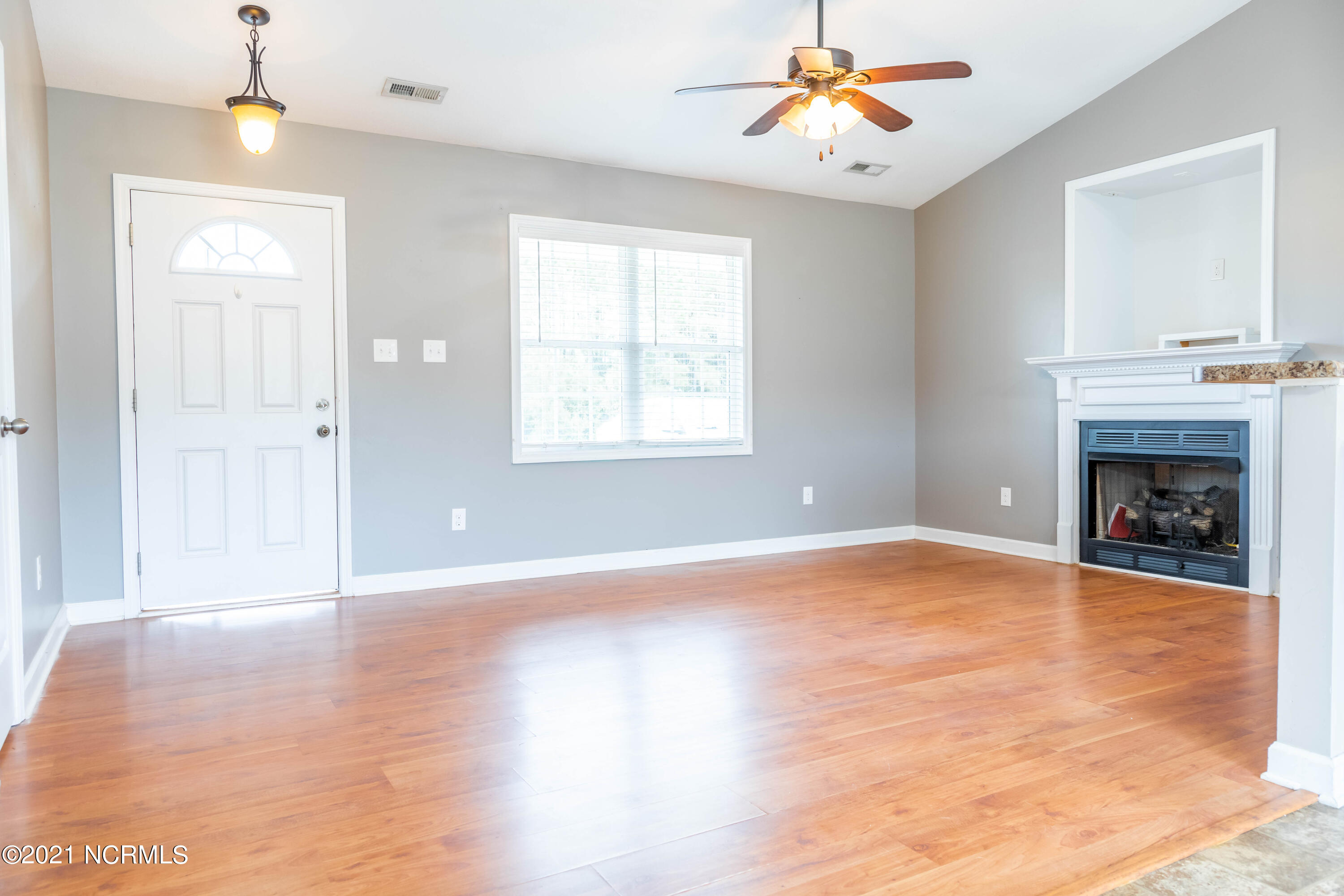 223 Loren Road Hubert, NC 28539 - Photo 3 of 25 Living Room