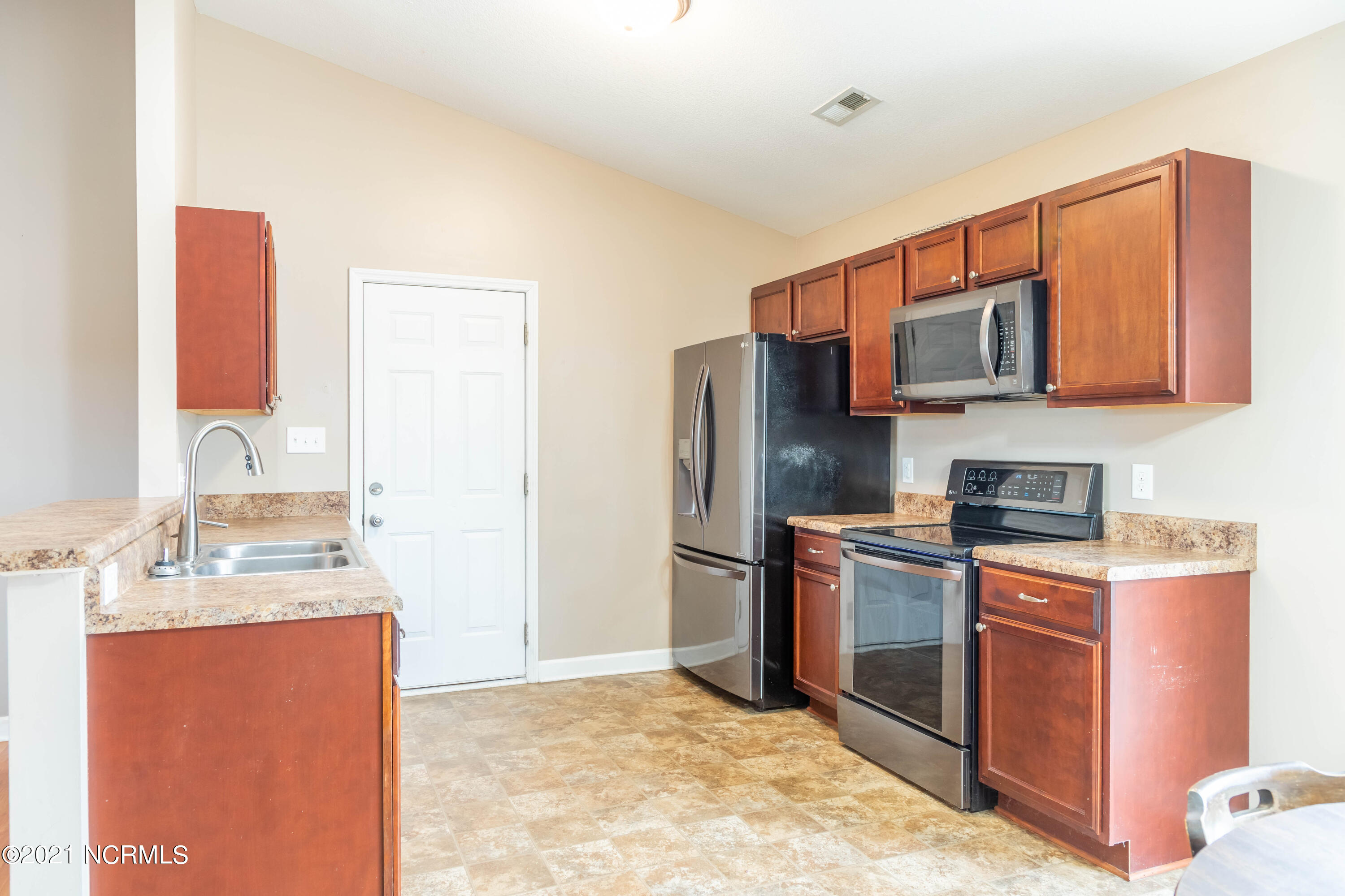 223 Loren Road Hubert, NC 28539 - Photo 4 of 25 Kitchen