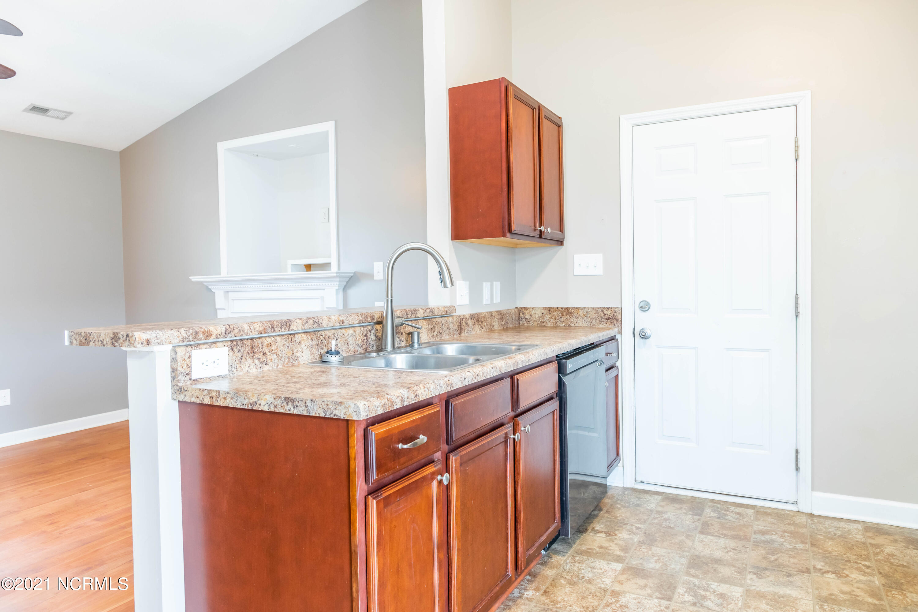 223 Loren Road Hubert, NC 28539 - Photo 6 of 25 Kitchen