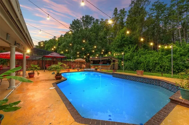 $575,000 | 16502 East Course Drive, Tampa, FL 33624