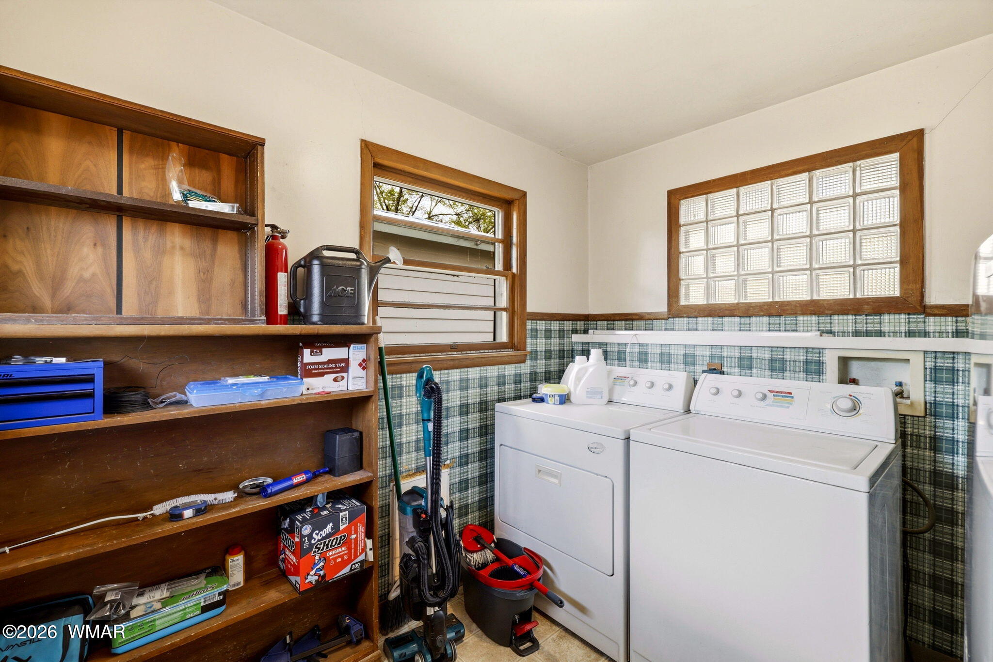 438 East Yaqui Street Springerville, AZ 85938 - Photo 19 of 31 a utility room with dryer and washer