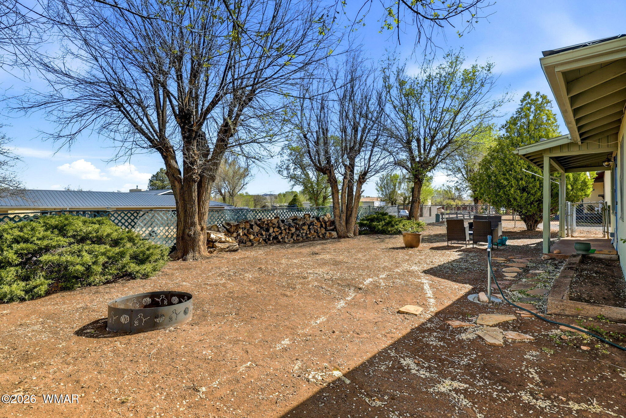 438 East Yaqui Street Springerville, AZ 85938 - Photo 4 of 31 a view of outdoor space with garden