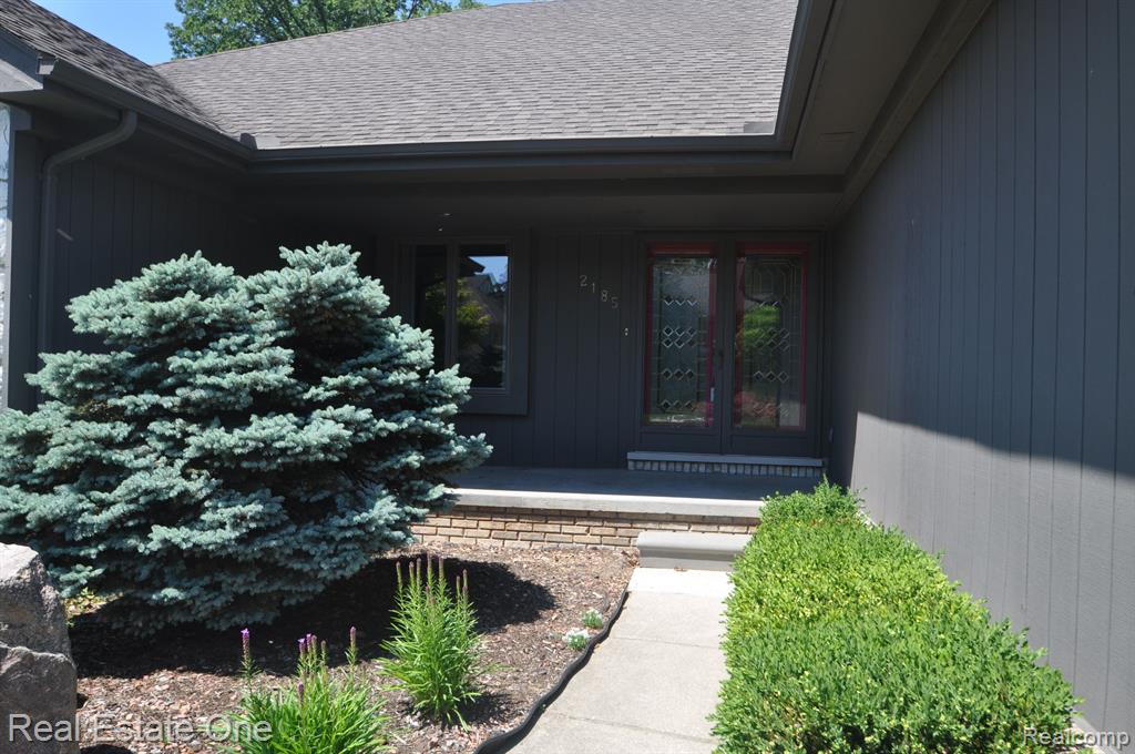 2185 Clinton View Circle Rochester Hills, MI 48309 - Photo 4 of 36