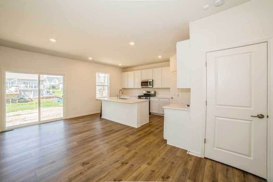 901 Nottingham Road Sycamore, IL 60178 - Photo 4 of 20 Gallery Image 4