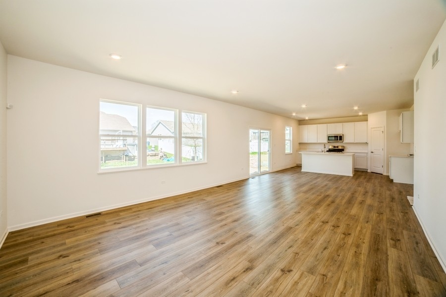 901 Nottingham Road Sycamore, IL 60178 - Photo 5 of 20 Gallery Image 5