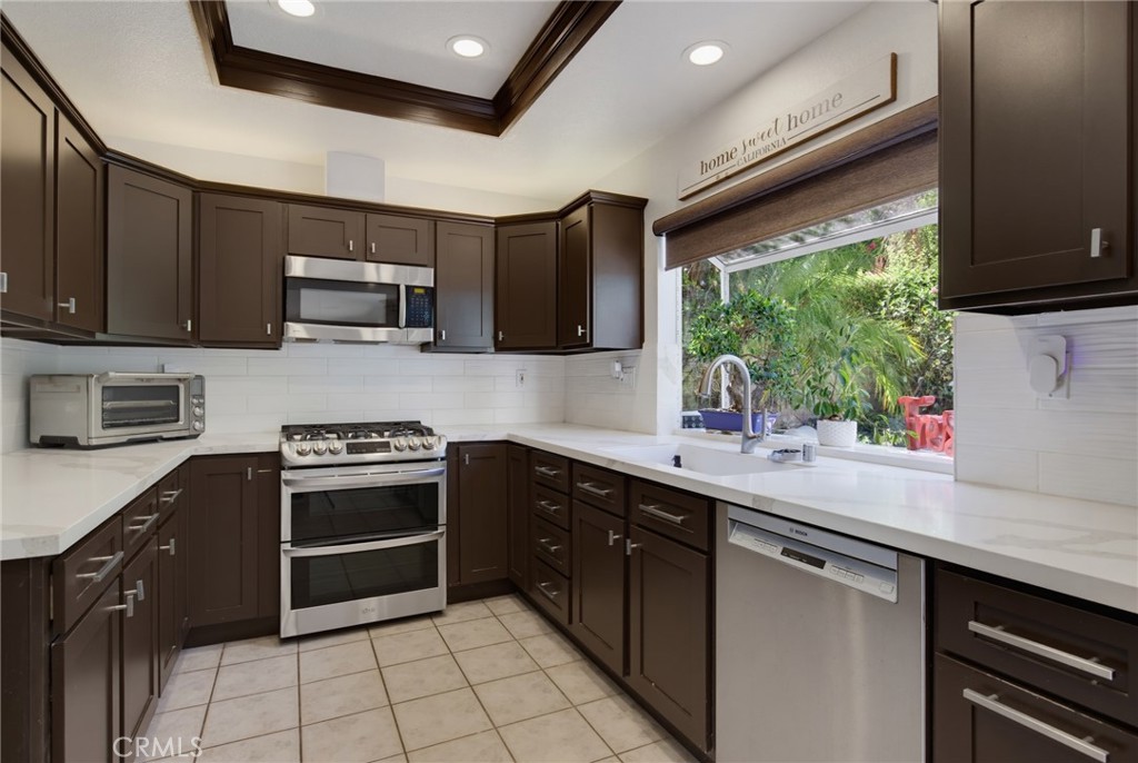 13620 Chesterfield Drive Moorpark, CA 93021 - Photo 9 of 28