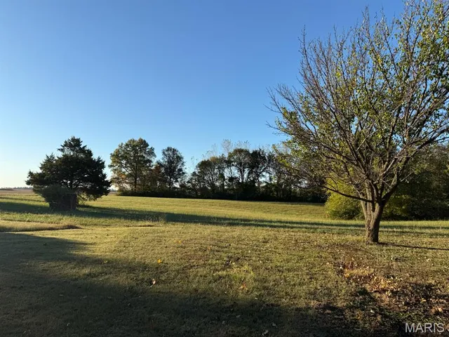 $309,000 | 2359 North 1675th Street, Brownstown, IL 62418