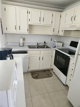 $1,400 | 28 Pine Arbor Lane, Unit 103, Vero Beach, FL 32962