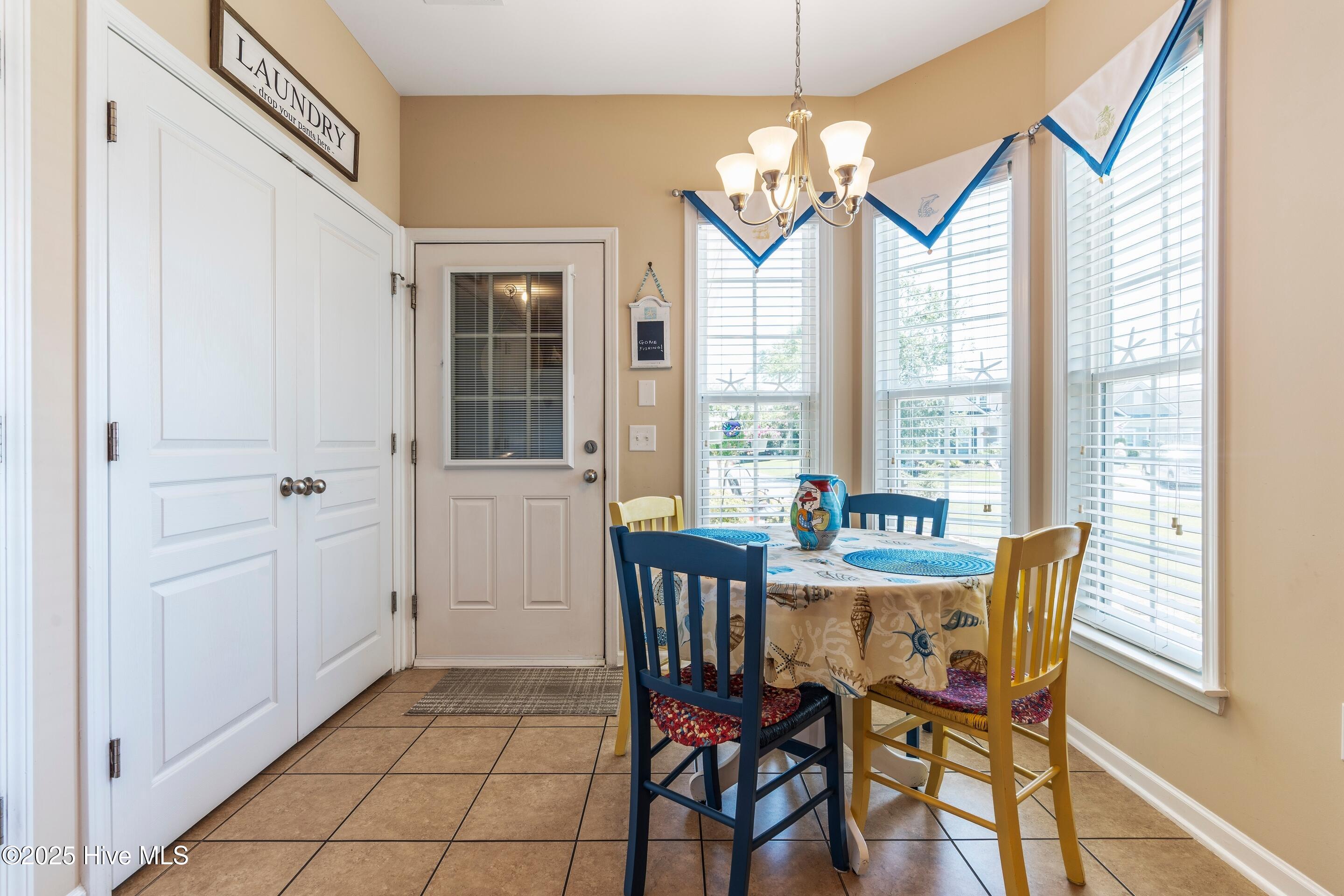 5045 Ballast Road Southport, NC 28461 - Photo 19 of 55 Kitchen Dining area
