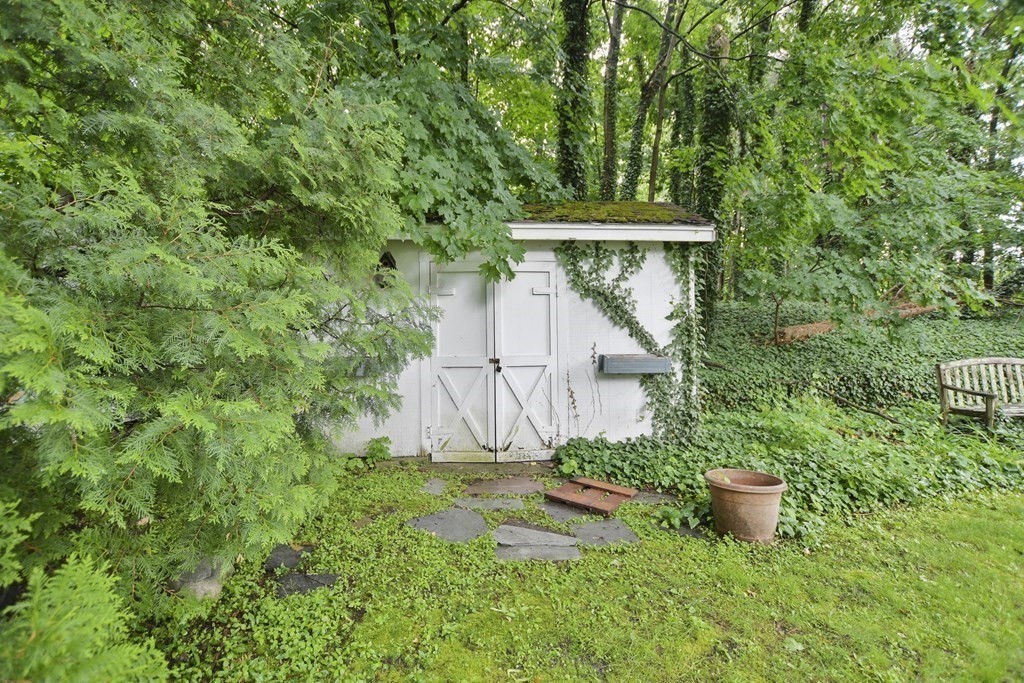 22 Sanderson Road Waltham, MA 02451 - Photo 35 of 39