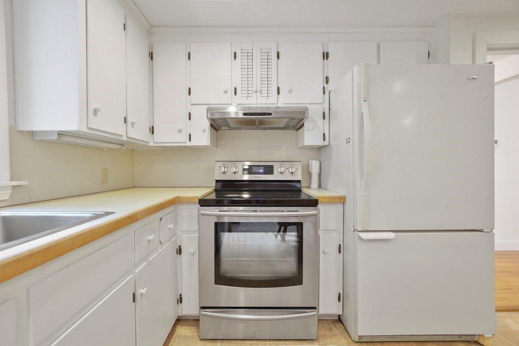 22 Sanderson Road Waltham, MA 02451 - Photo 4 of 39