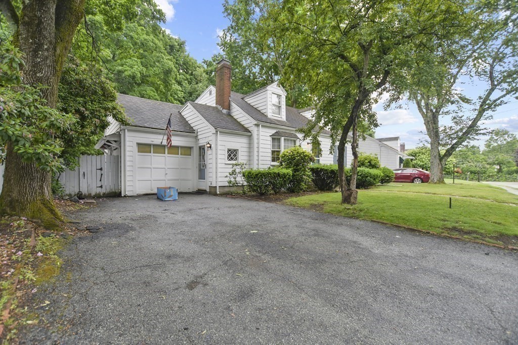 22 Sanderson Road Waltham, MA 02451 - Photo 5 of 39