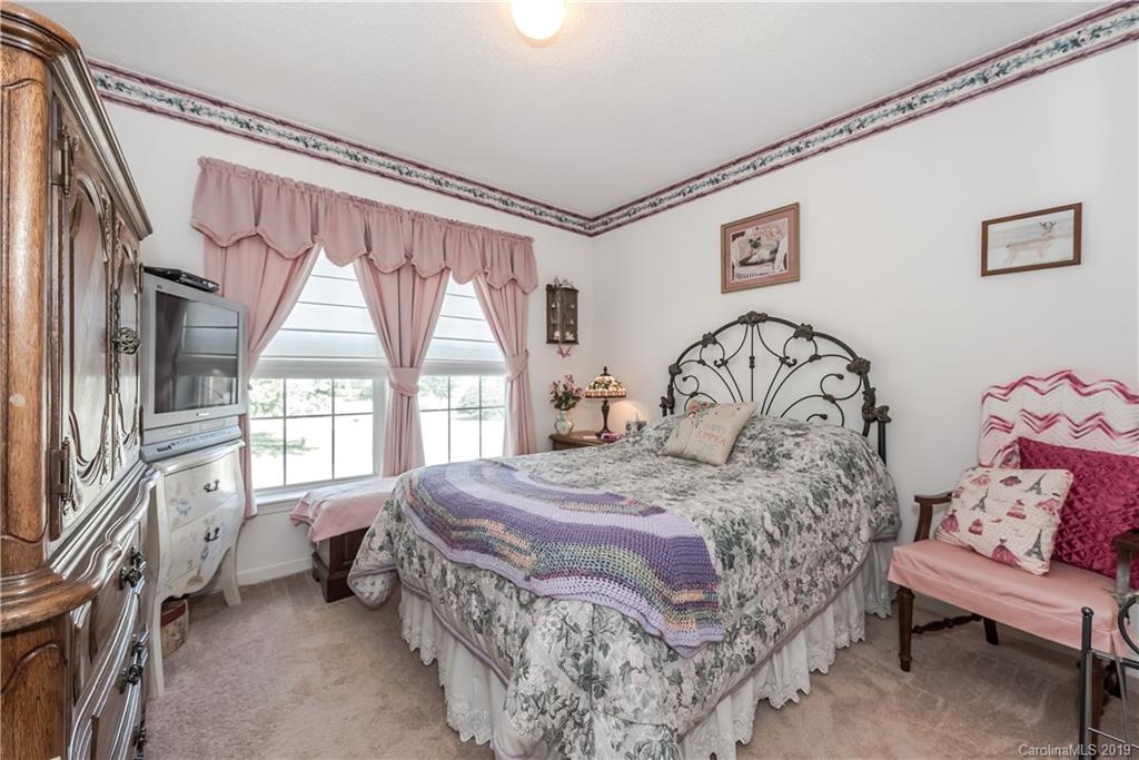 2724 Yarrow Road Charlotte, NC 28213 - Photo 11 of 19