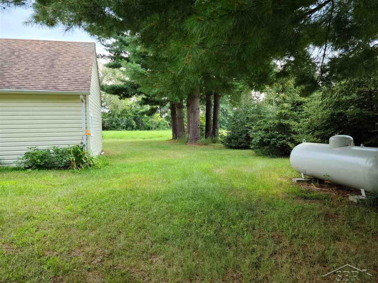 13710 Litchfield Road Montrose, MI 48457 - Photo 7 of 20 50051316-6.JPG