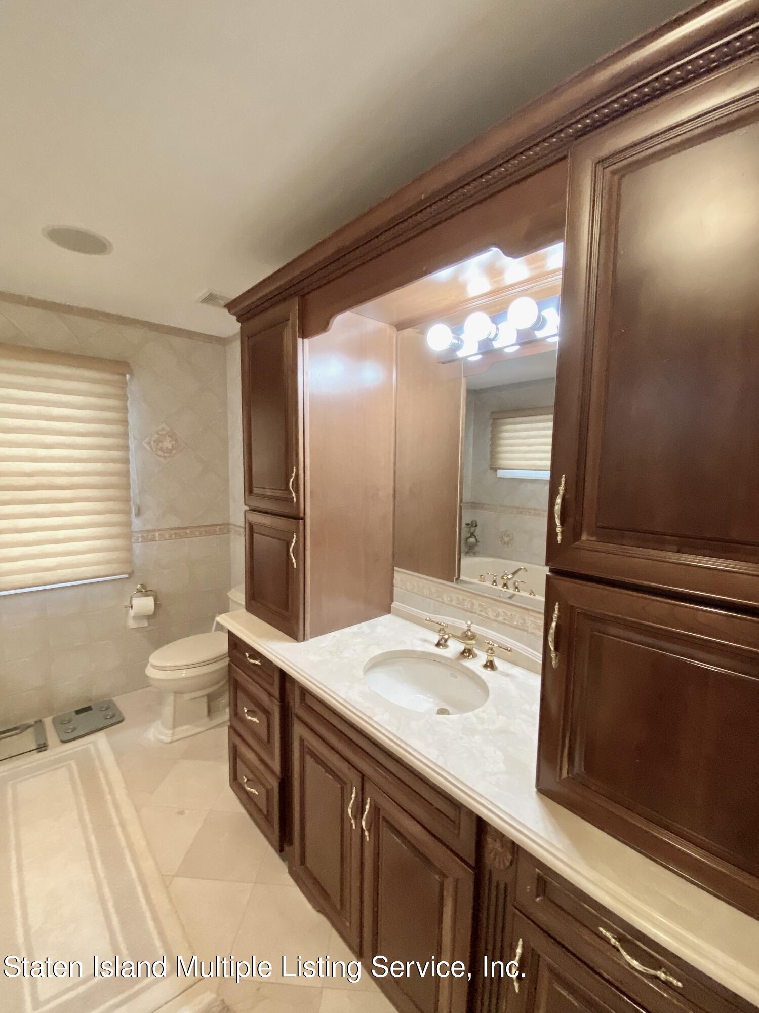 1065 Edgegrove Avenue Staten Island, NY 10309 - Photo 18 of 36 IMG_2110