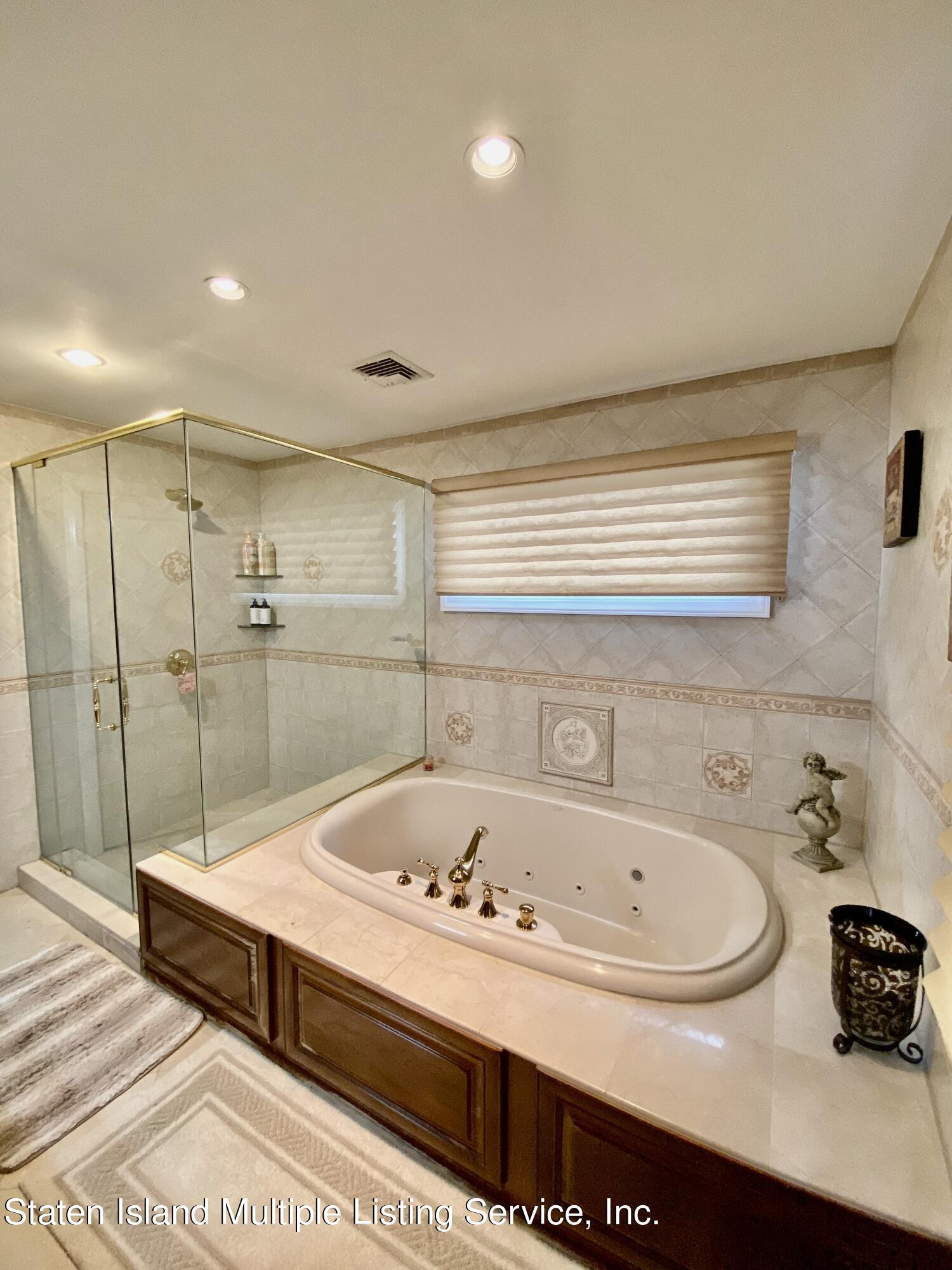 1065 Edgegrove Avenue Staten Island, NY 10309 - Photo 19 of 36 IMG_2107