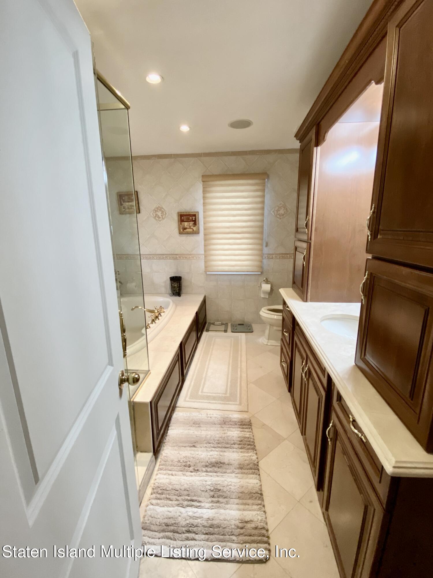 1065 Edgegrove Avenue Staten Island, NY 10309 - Photo 20 of 36 IMG_2101