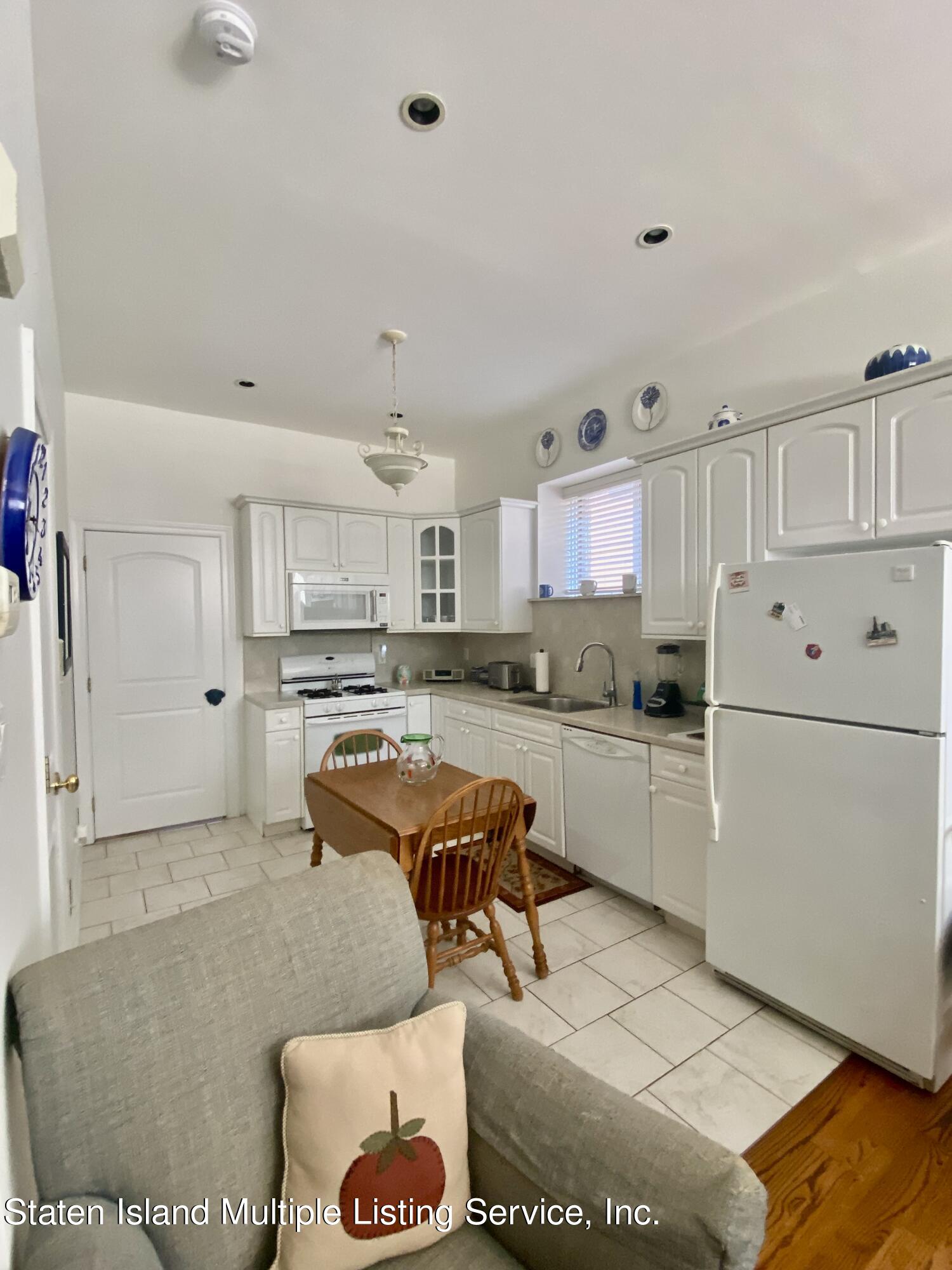 1065 Edgegrove Avenue Staten Island, NY 10309 - Photo 26 of 36 IMG_9261