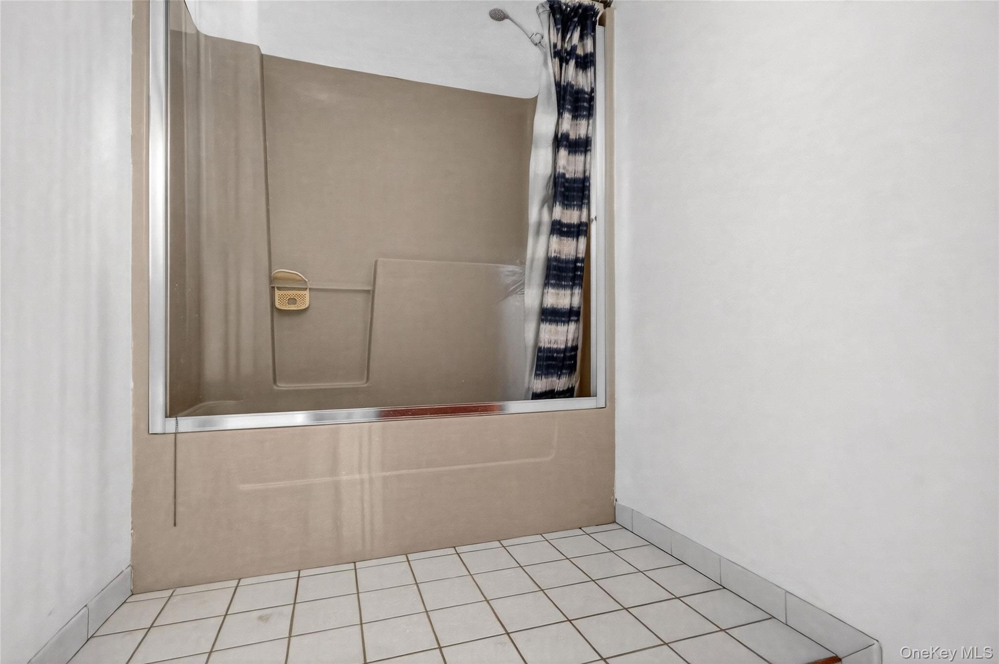 79 Quaker Hill Road, Unit 2 Monroe, NY 10950 - Photo 17 of 32 Main full bath combined with Laundry room