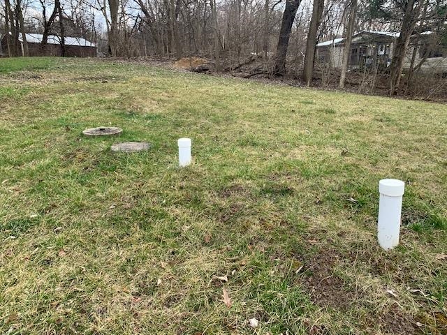 1977 # 11 N 3103 Roads Ottawa, IL 61350 - Photo 8 of 12 a backyard of a house with lots of green space