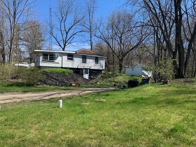 1977 # 11 N 3103 Roads Ottawa, IL 61350 - Photo 9 of 12 a front view of a house with a yard
