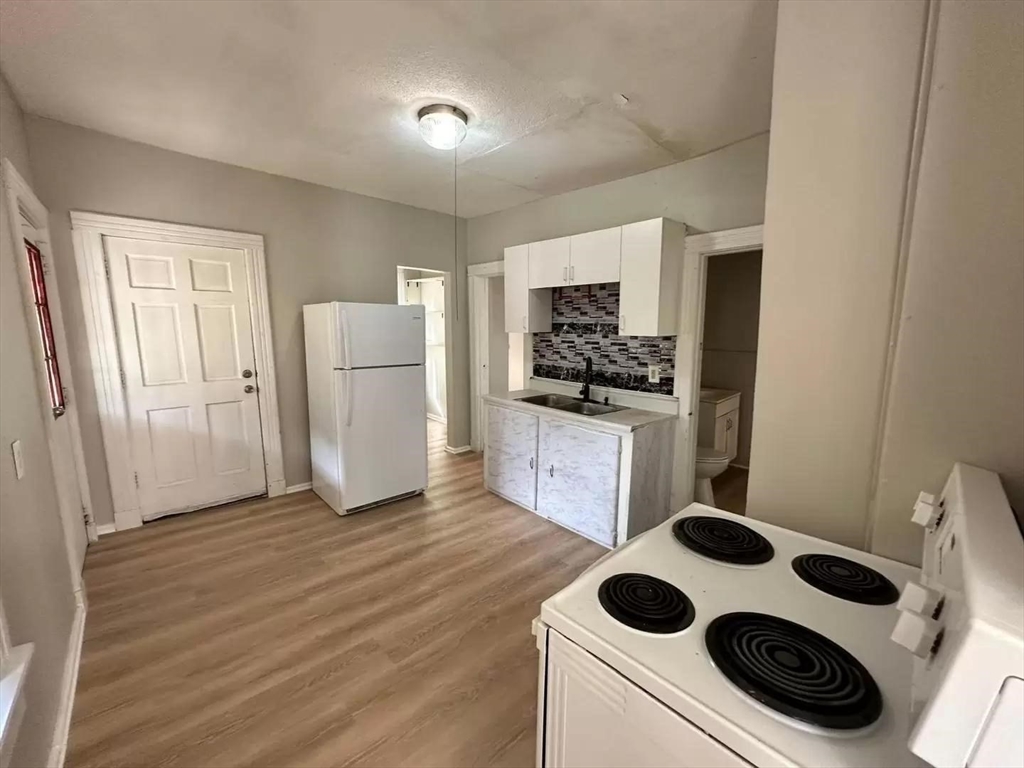 48 Acushnet Avenue Springfield, MA 01105 - Photo 11 of 22