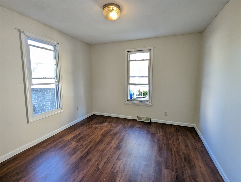 48 Acushnet Avenue Springfield, MA 01105 - Photo 4 of 22