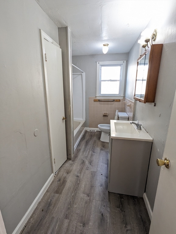 48 Acushnet Avenue Springfield, MA 01105 - Photo 8 of 22