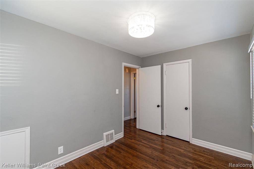 3515 Durham Road Royal Oak, MI 48073 - Photo 15 of 46