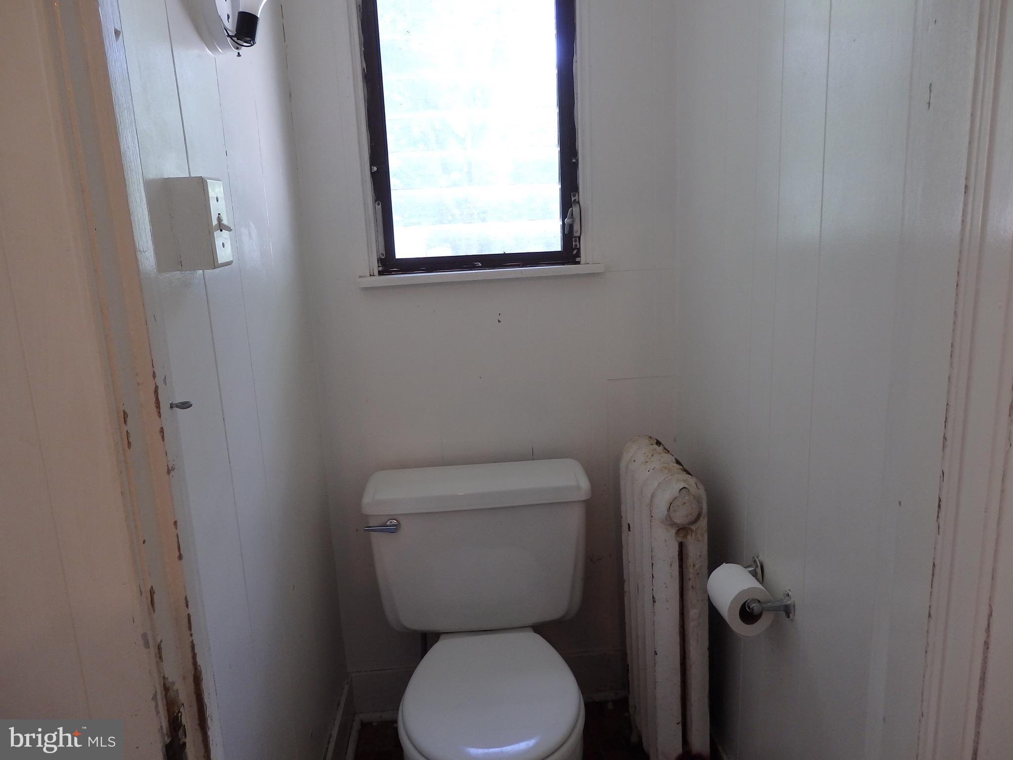 2918 Haverford Road Ardmore, PA 19003 - Photo 15 of 26 Powder Room