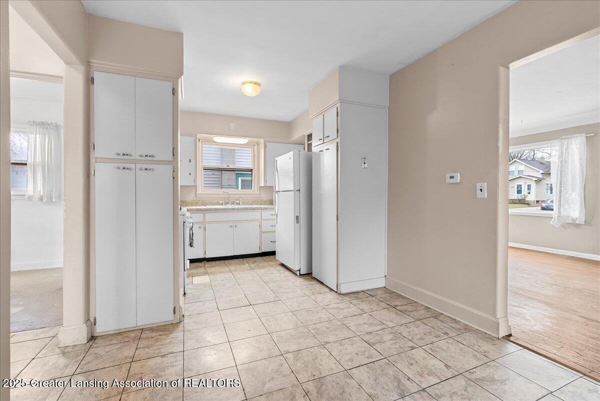 629 East Cavanaugh Road Lansing, MI 48910 - Photo 10 of 32 09-Media Jett - 06