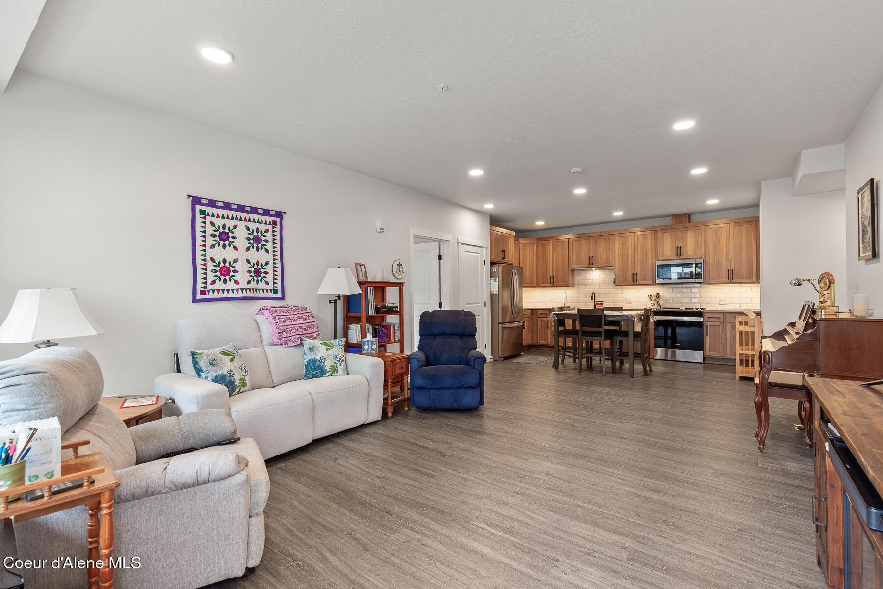 6510 North Atlas Road, Unit 102 Coeur D'Alene, ID 83815 - Photo 6 of 33 Living Room