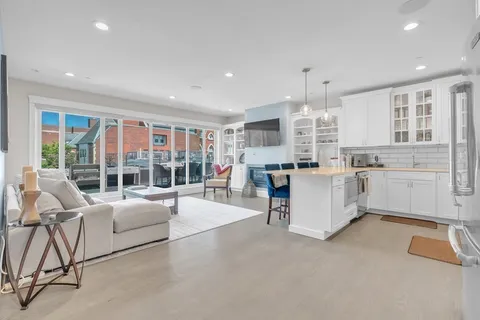 $1,099,000 | 199 West 8th Street, Unit 6, Boston, MA 02127