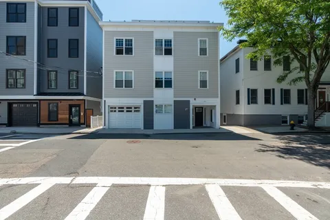 $1,099,000 | 199 West 8th Street, Unit 6, Boston, MA 02127