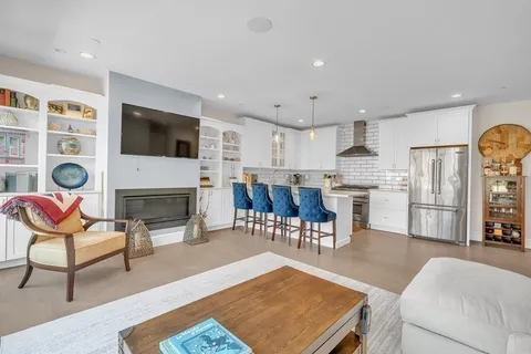 $1,099,000 | 199 West 8th Street, Unit 6, Boston, MA 02127