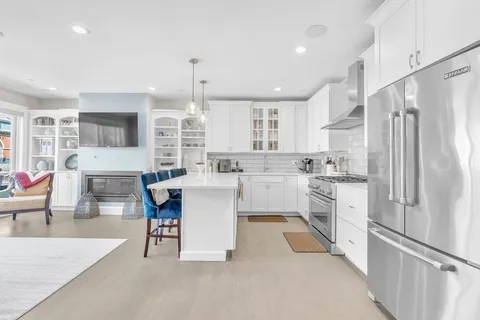 $1,099,000 | 199 West 8th Street, Unit 6, Boston, MA 02127