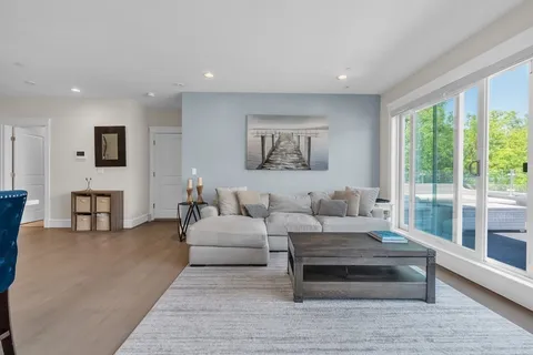 $1,099,000 | 199 West 8th Street, Unit 6, Boston, MA 02127