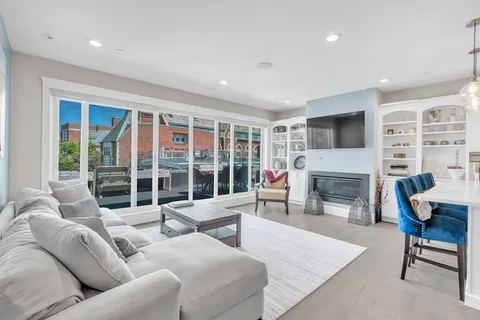 $1,099,000 | 199 West 8th Street, Unit 6, Boston, MA 02127