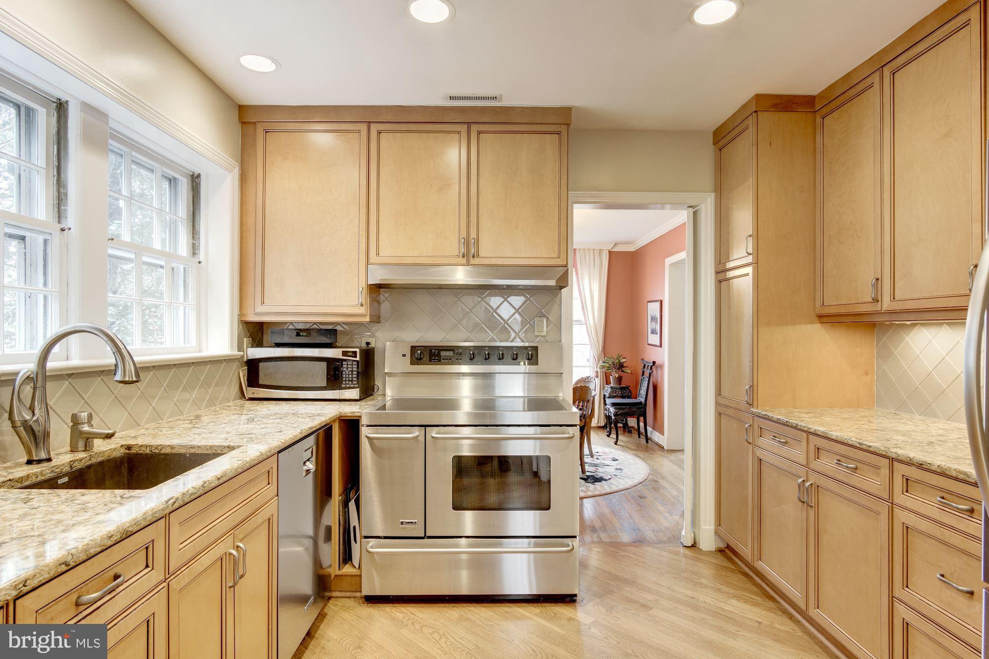 2833 29th Place Northwest Washington, DC 20008 - Photo 18 of 42 Stainless Steel Appliances & Wood Cabinets