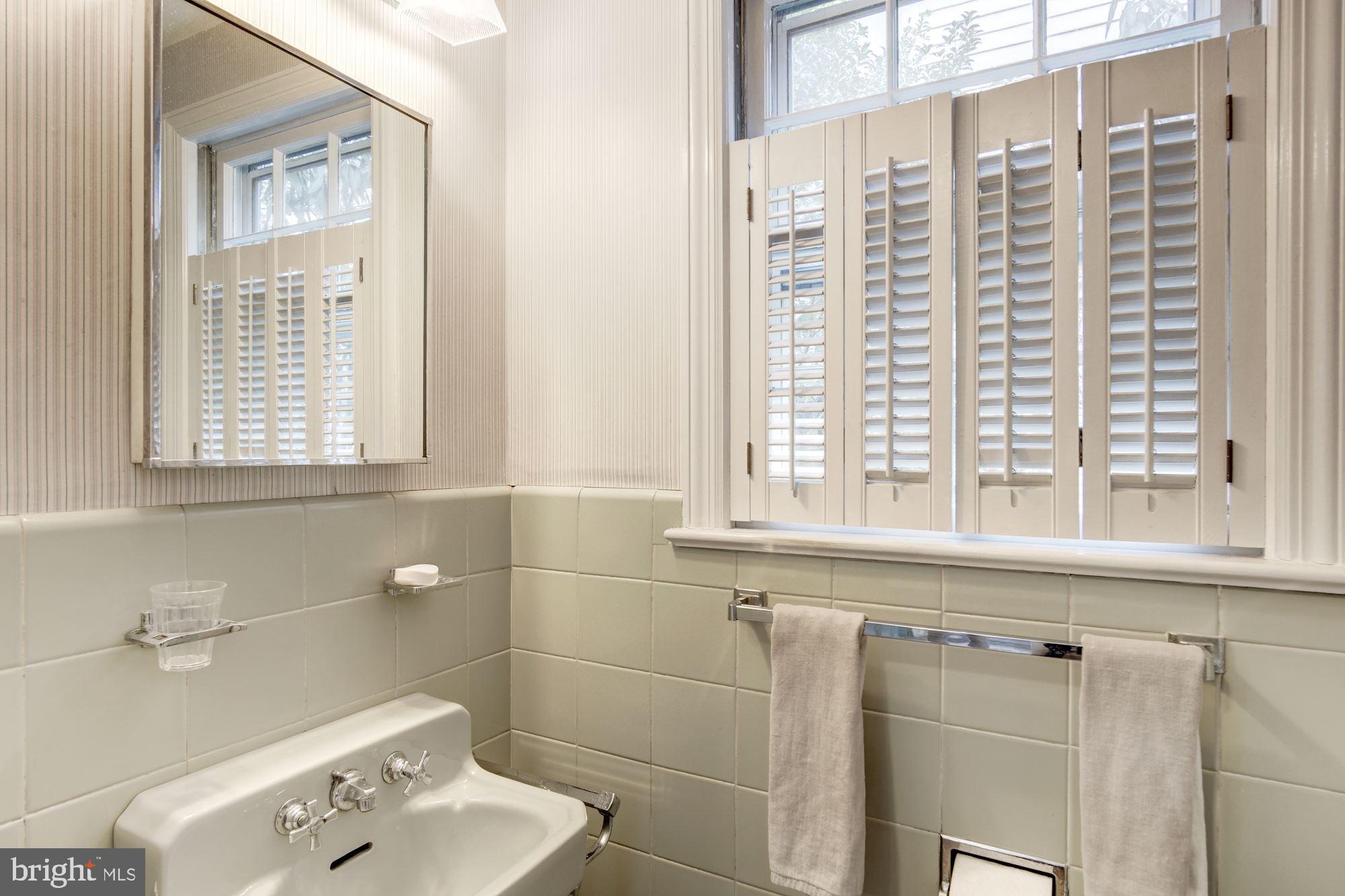 2833 29th Place Northwest Washington, DC 20008 - Photo 20 of 42 Main Level Powder Room